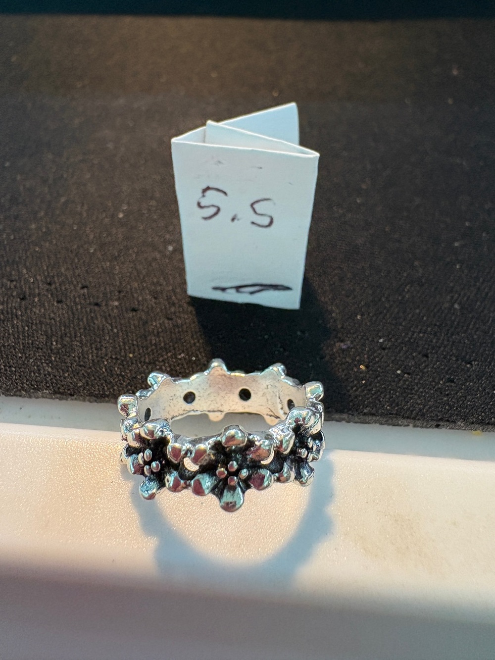 Silver Floral Band Ring - Size 5.5